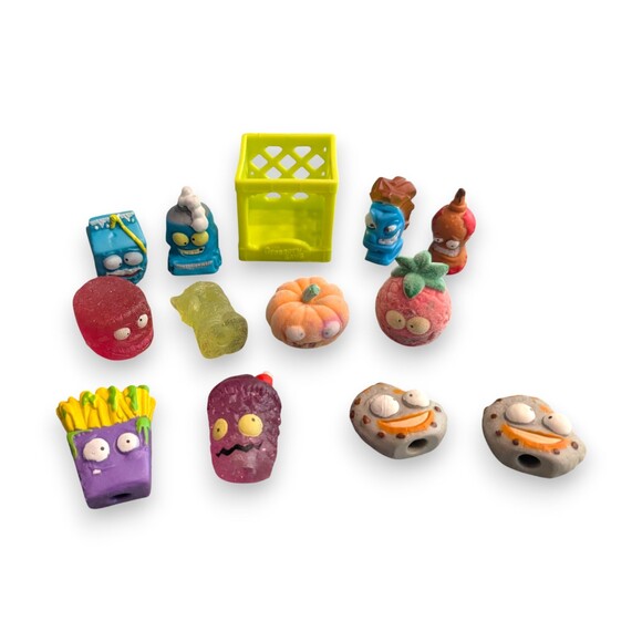 Grossery Gang Trash Pack Lot 12 Figures + Crate Mixed Series - Picture 1 of 4